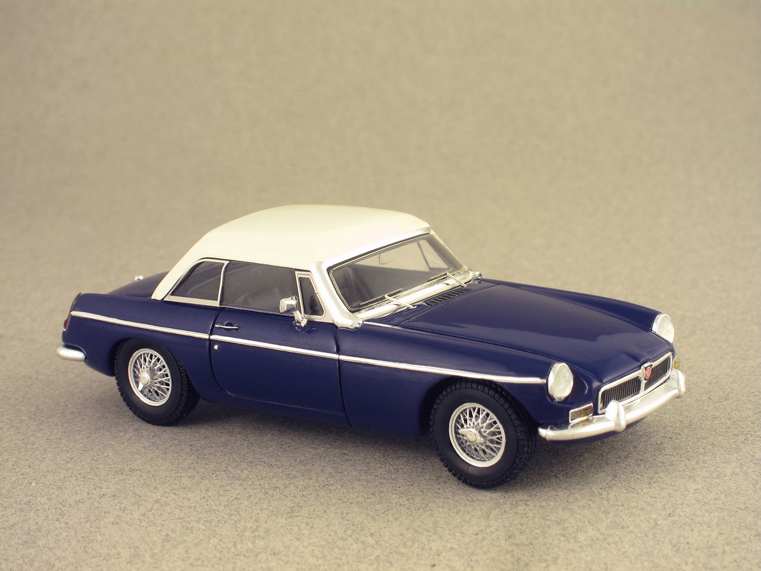 MG B 1964 Hard Top (Spark) 1:43