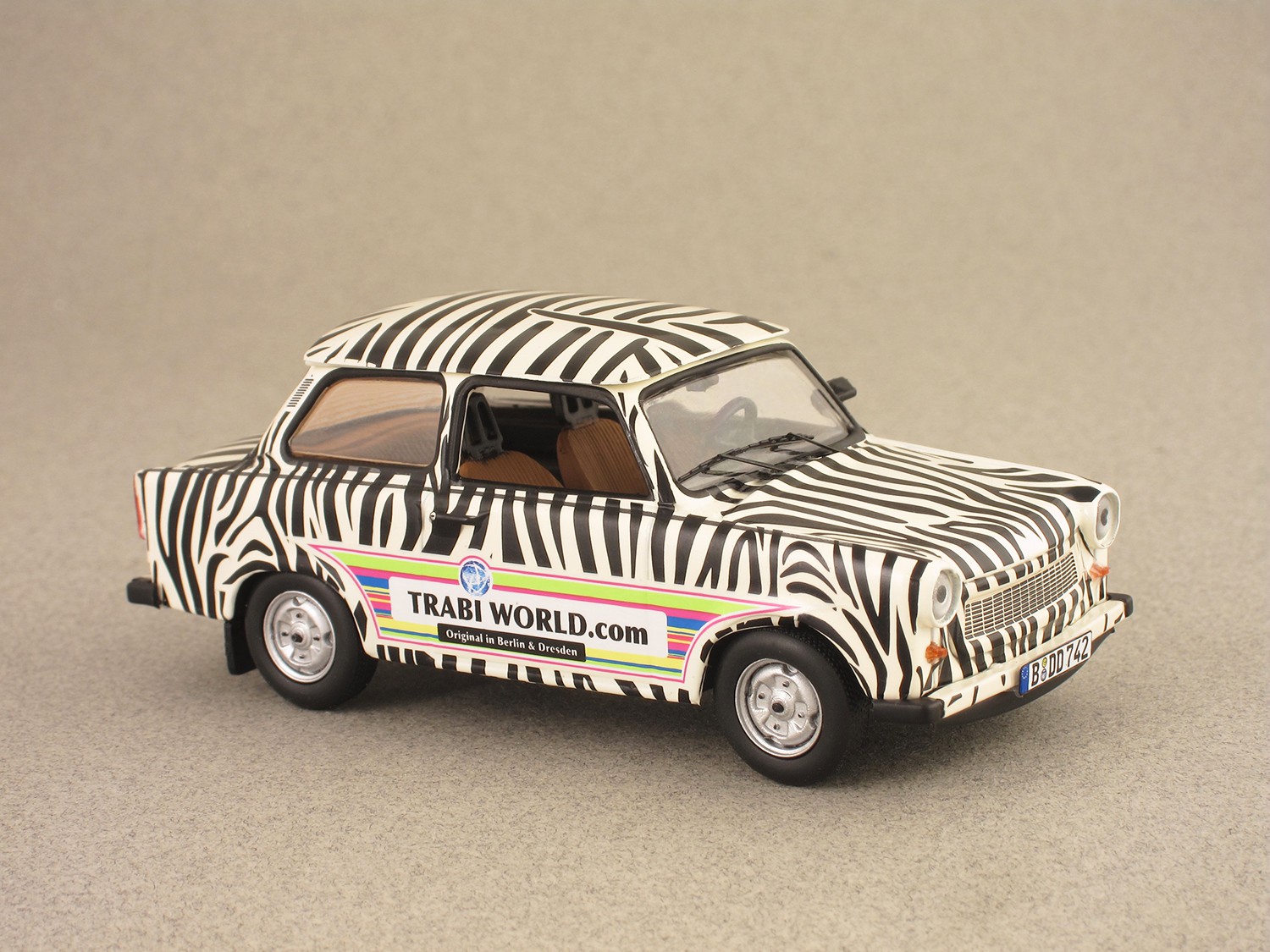 Trabant 601 1970 "TrabiWorld" (IXO) 1/43e