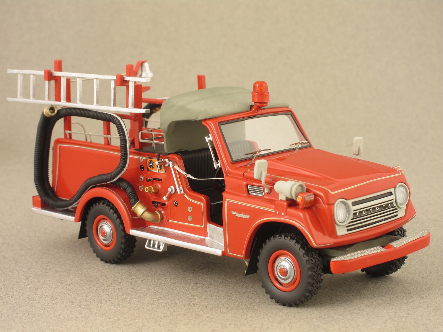 Toyota Land Cruiser FJ56 pompiers 1976 (Autocult) 1/43e