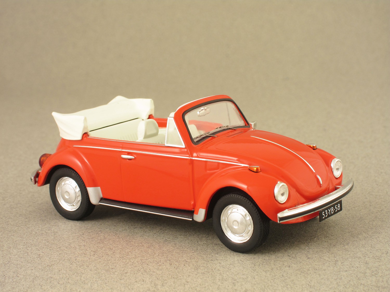 Volkswagen Super Beetle Convertible (Premium X) 1:43