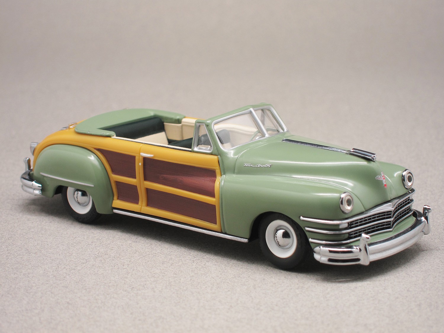 Chrysler Town & Country 1947 (Vitesse) 1:43