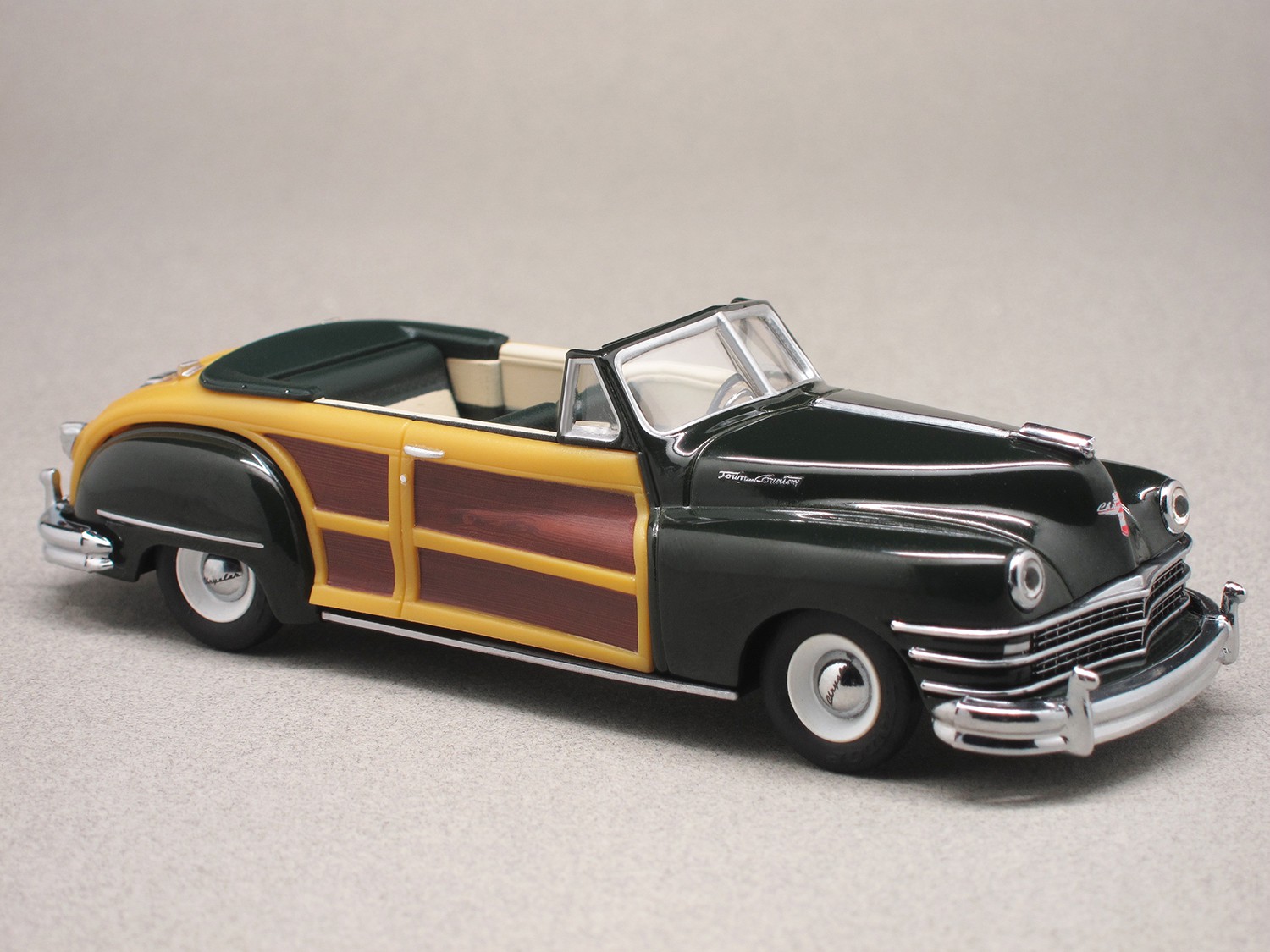 Chrysler Town & Country 1947 (Vitesse) 1/43e