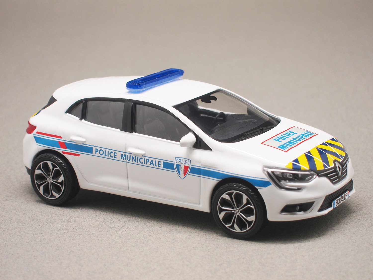 Renault Mégane 4 Police Municipale bandes jaunes et bleues (Norev) 1:43