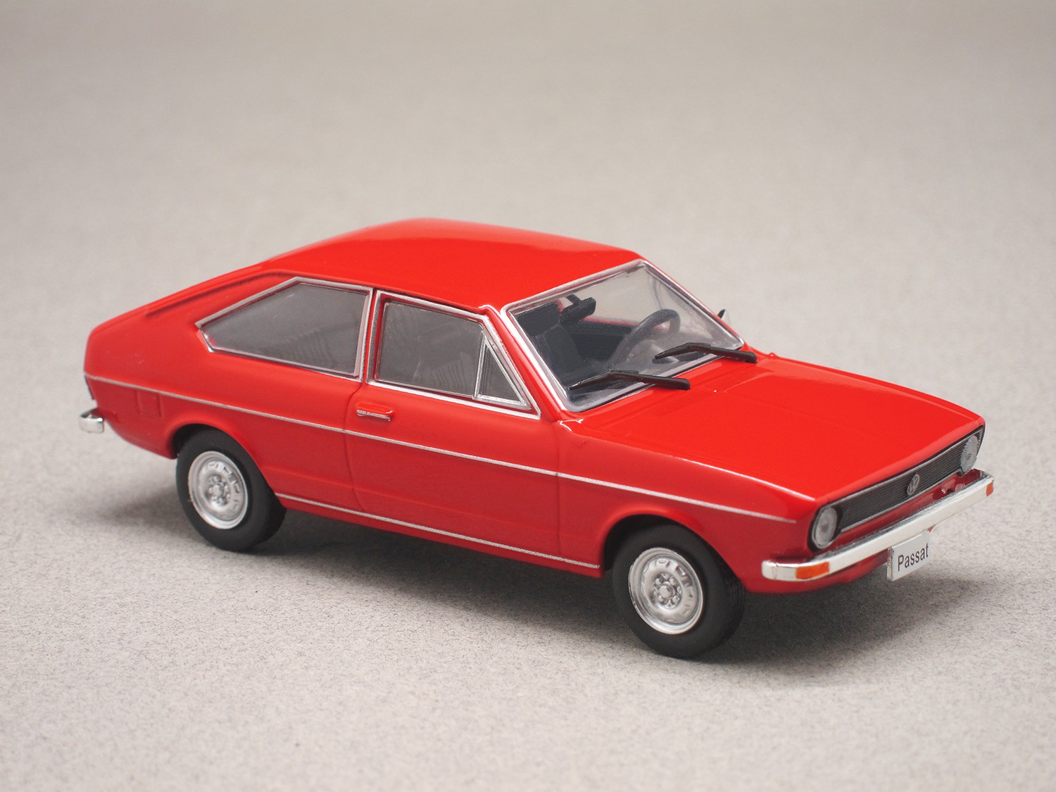 Volkswagen Passat B1 (Whitebox) 1/43e