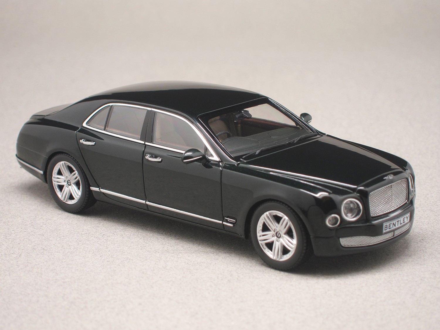 Bentley Mulsanne 2010 (Minichamps) 1:43