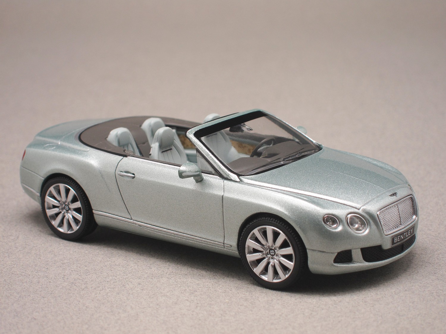 Bentley Continental GTC 2011 (Minichamps) 1:43