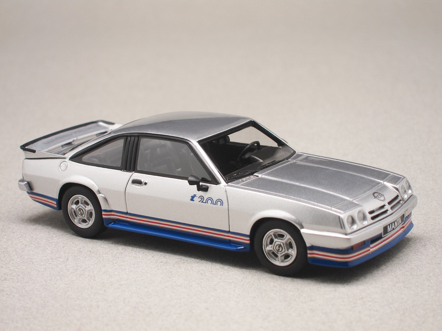 Opel Manta i200 (NEO) 1/43e