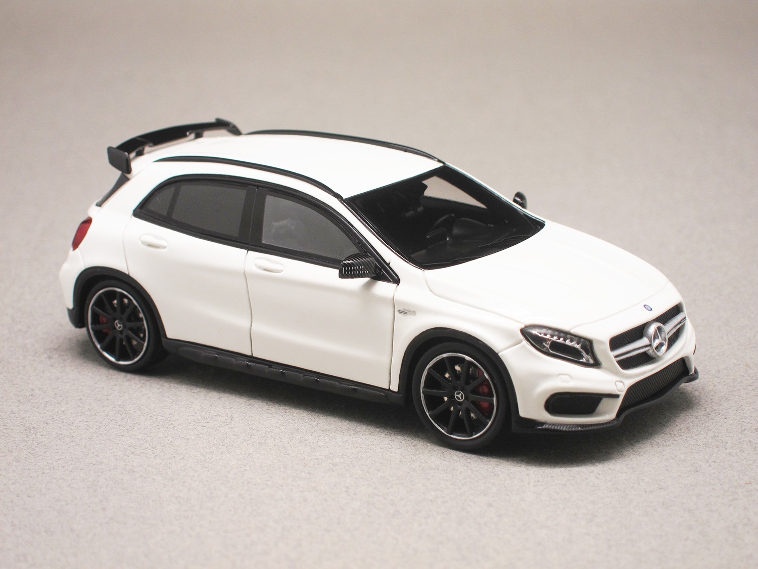 Mercedes GLA 45 AMG (Spark) 1:43