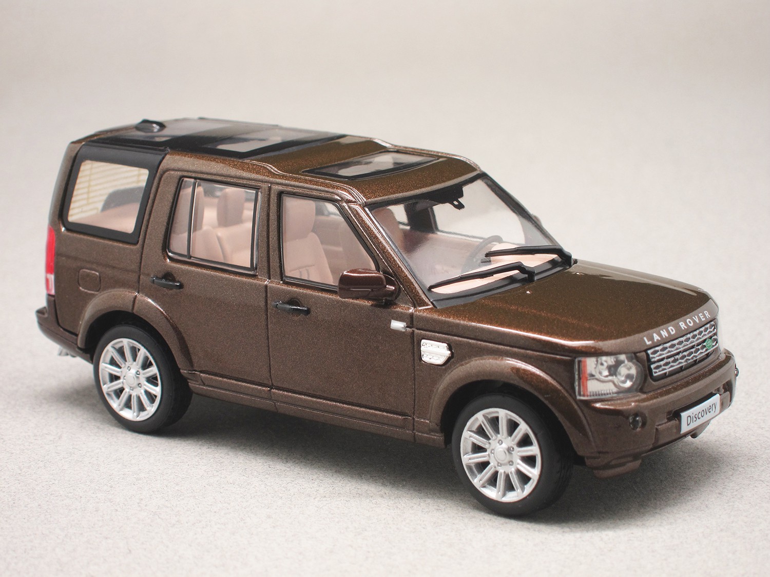 Land Rover Discovery 4 (Whitebox) 1/43e