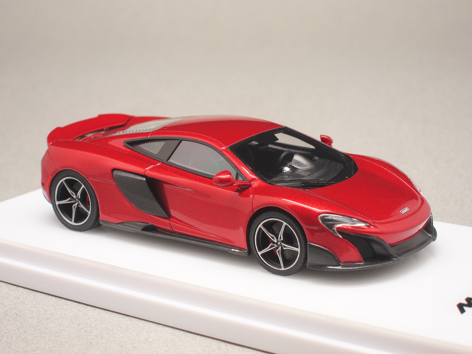 McLaren 675 LT (TrueScale) 1:43