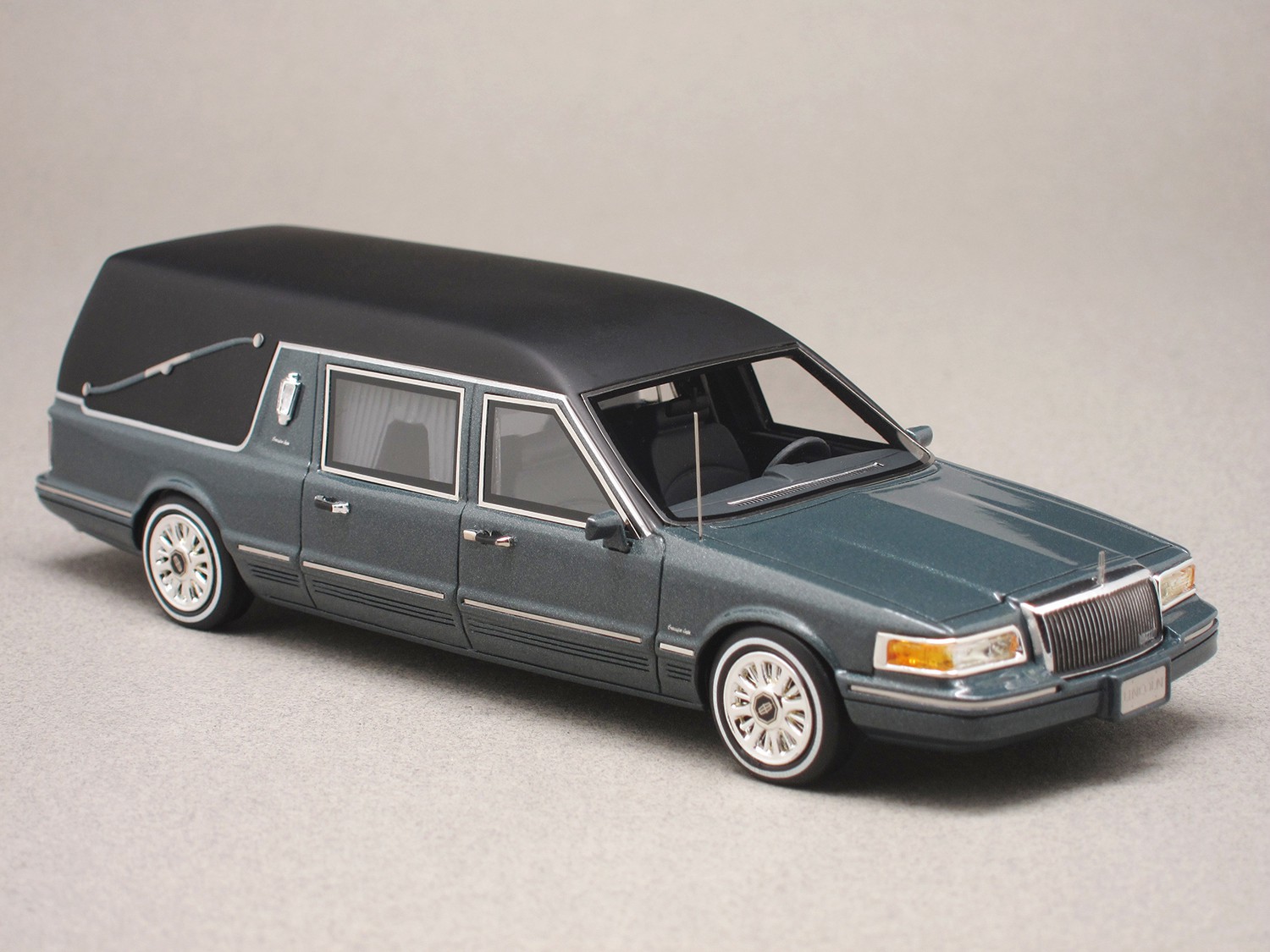 Lincoln Town Car 1997 Corbillard (GLM) 1/43e