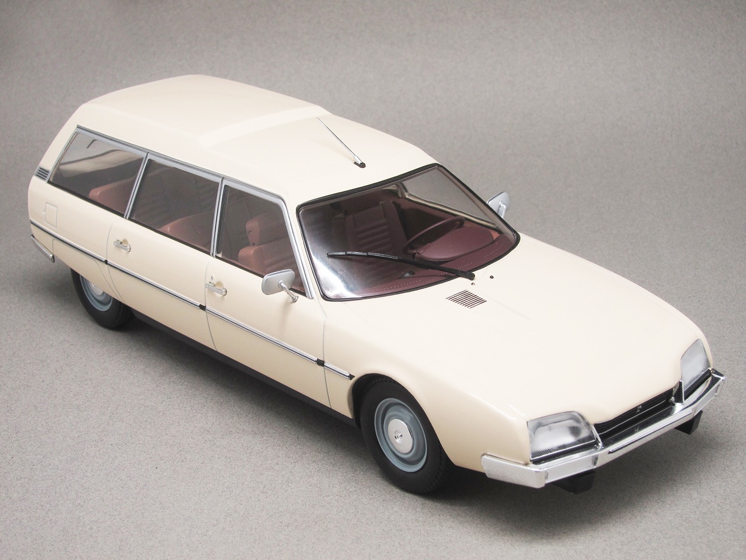 Citroën CX Estate (MCG) 1:18