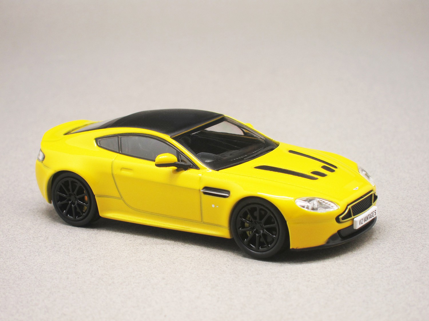 Aston Martin Vantage S V12 (Oxford) 1:43