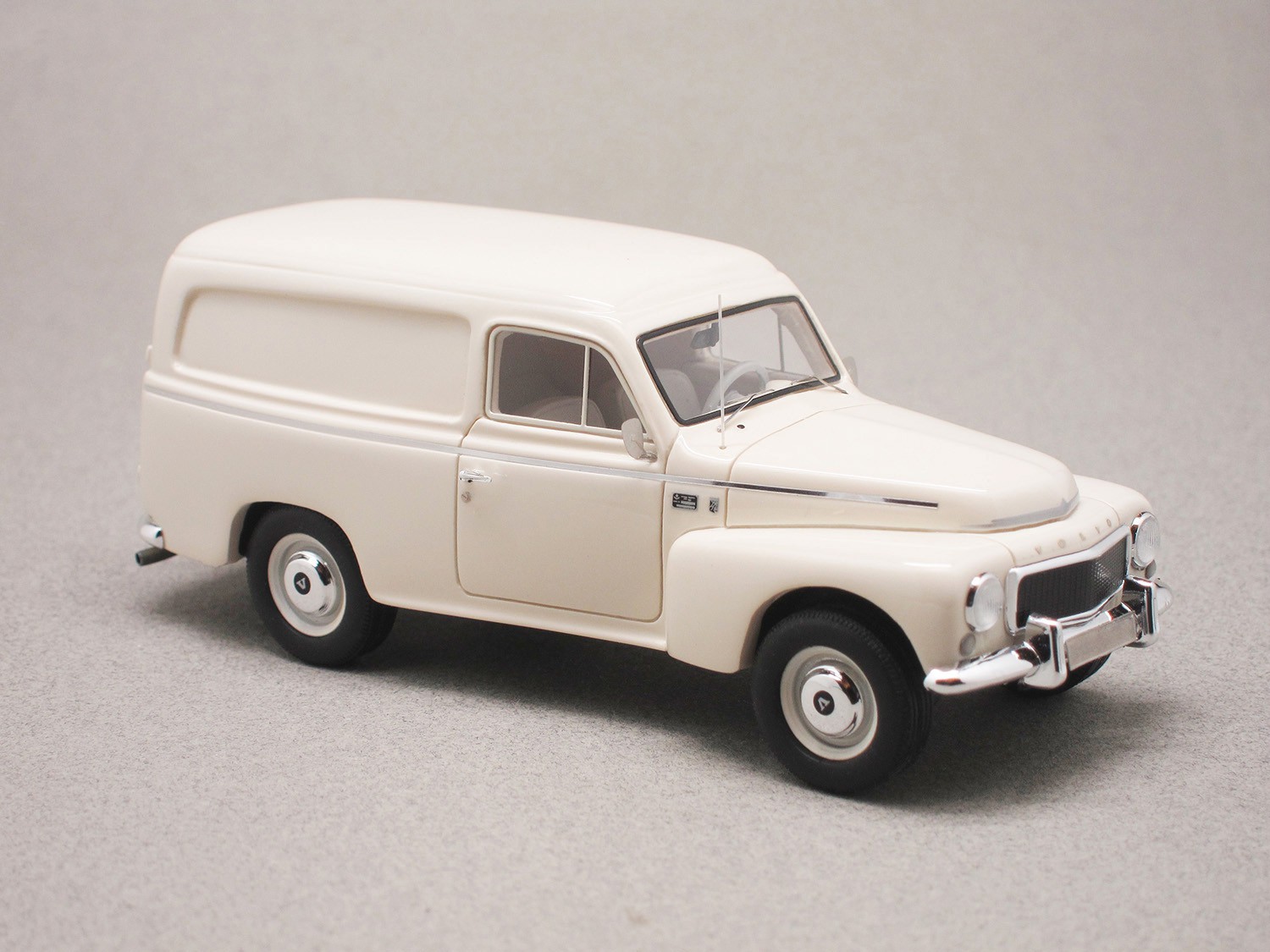Volvo PV445 van (NEO) 1/43e