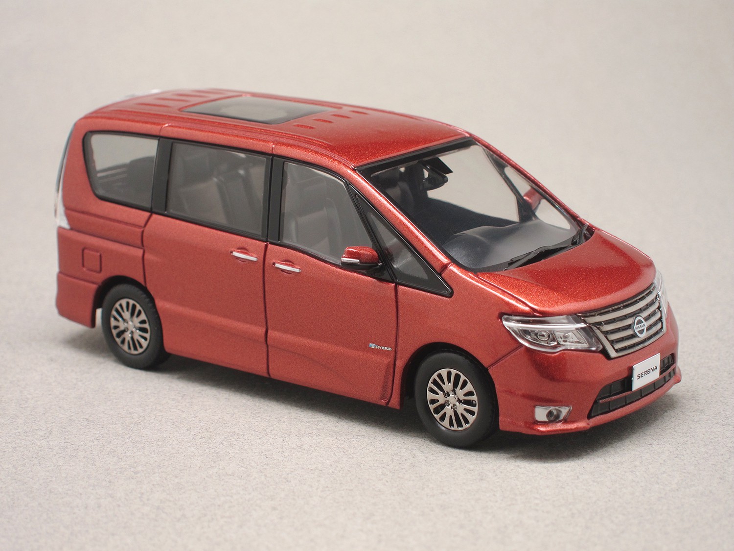 Nissan Serena Highway Star 2014 (Kyosho) 1:43