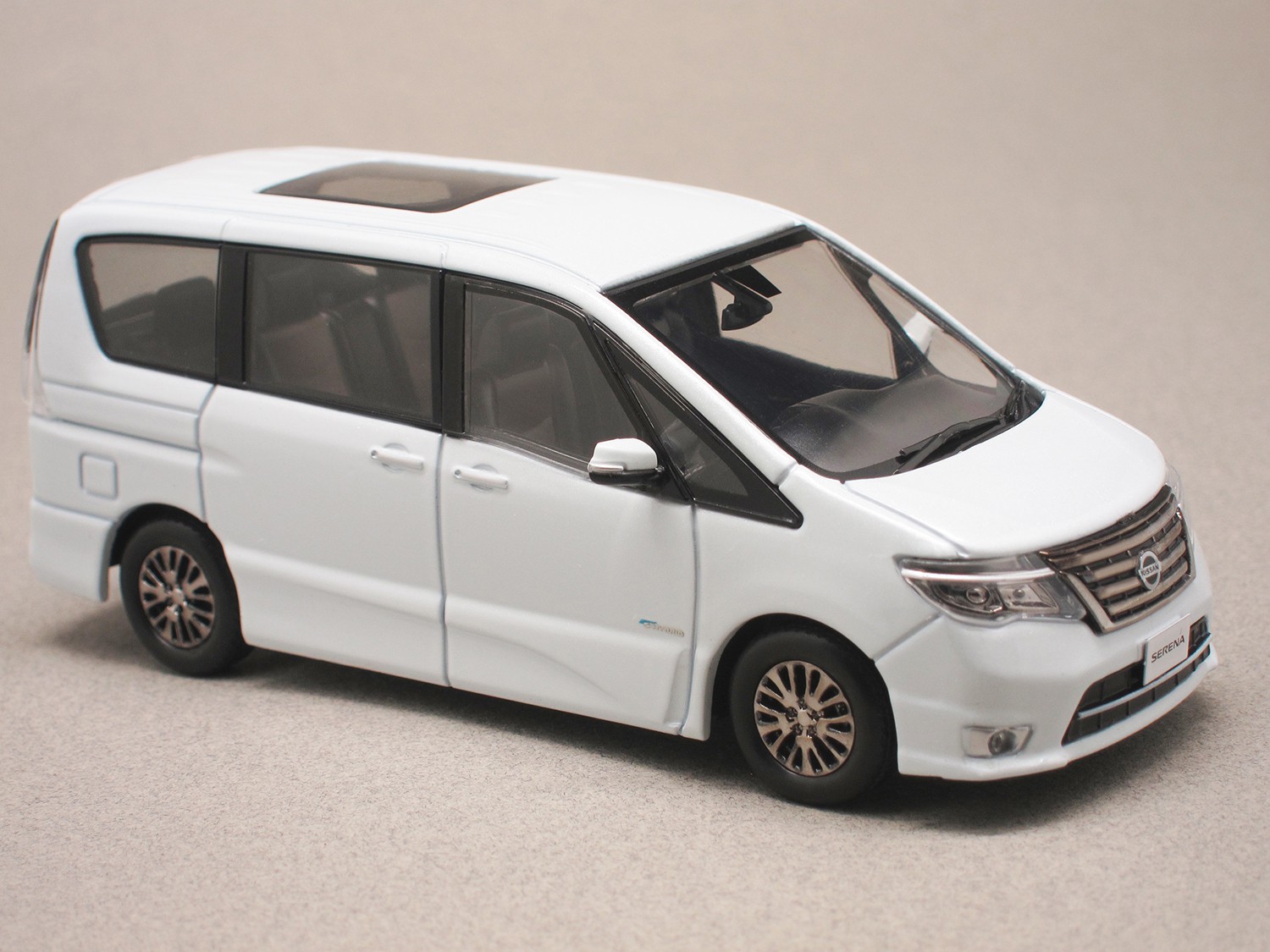 Nissan Serena Highway Star 2014 (Kyosho) 1:43