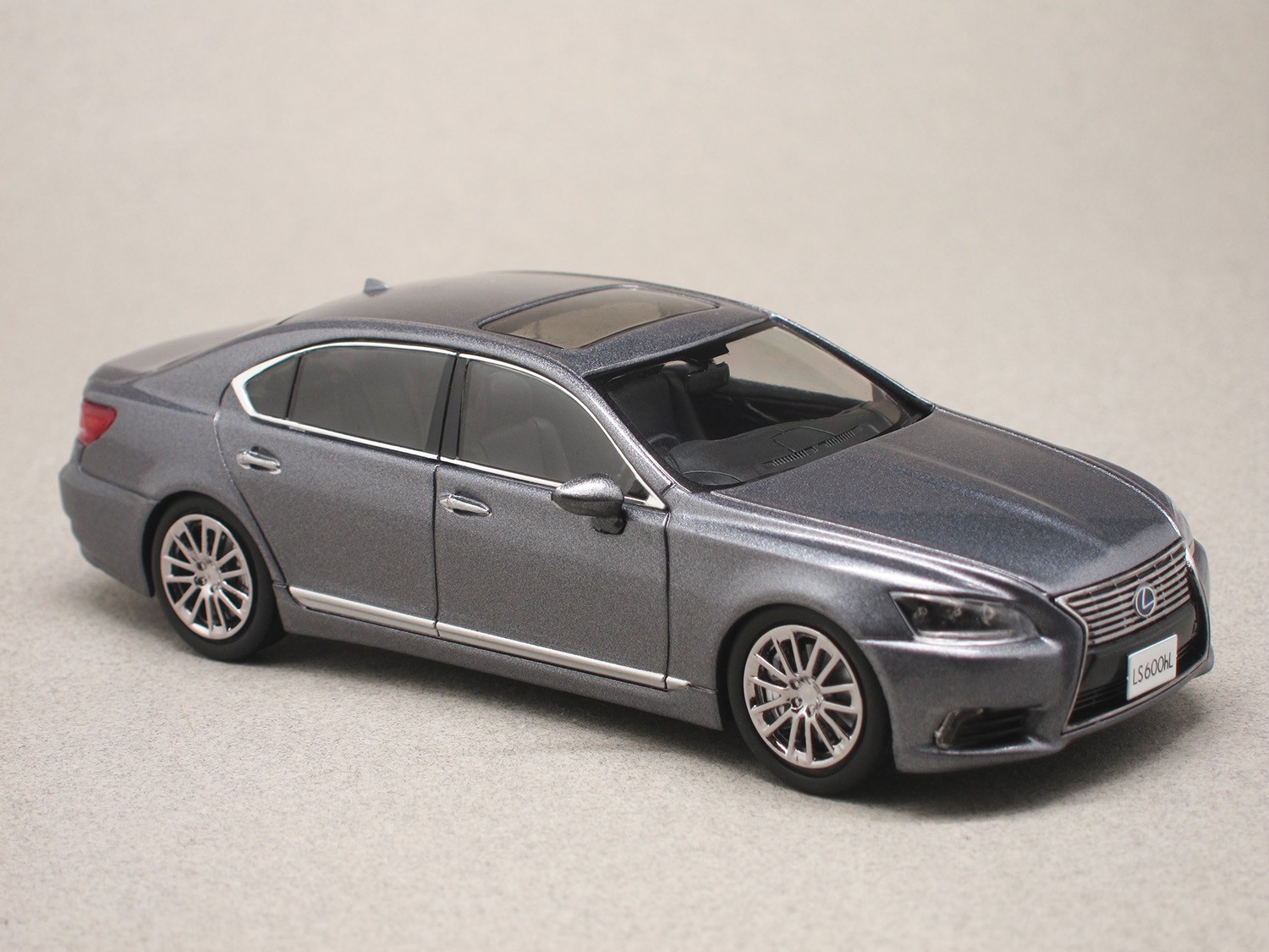 Lexus LS 600 hL (Kyosho) 1:43