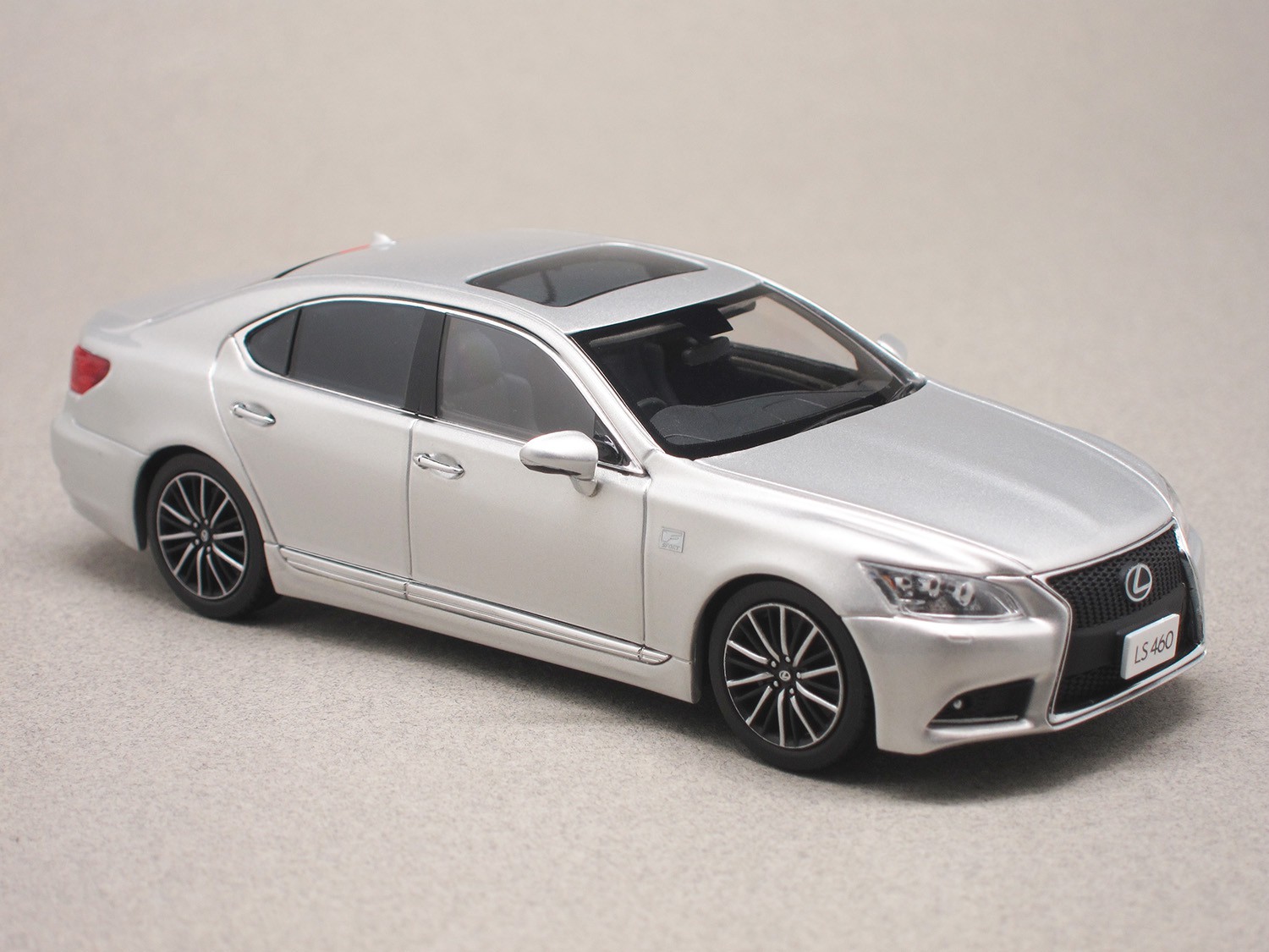 Lexus LS 460 F Sport (Kyosho) 1:43