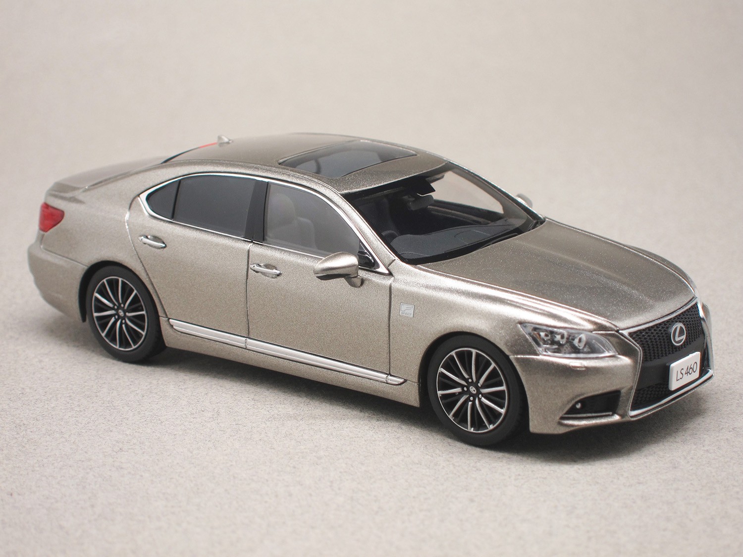 Lexus LS 460 F Sport (Kyosho) 1:43