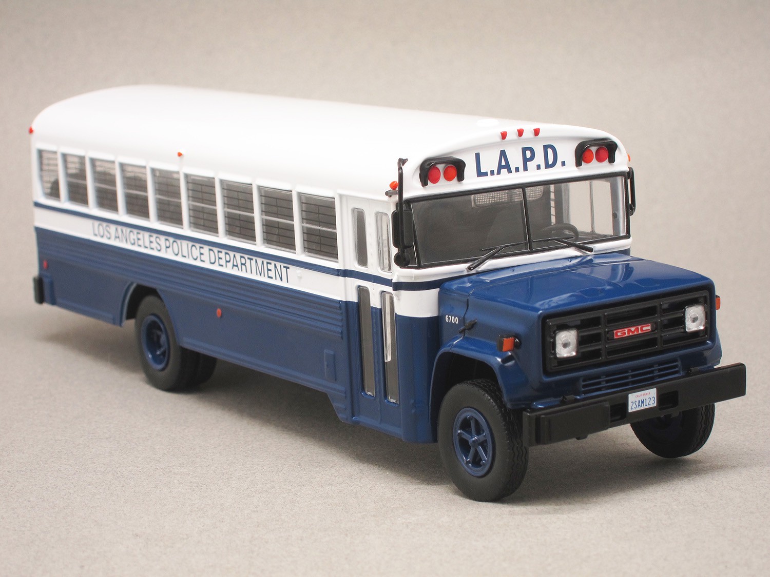 GMC 6000 LAPD (IXO) 1:43