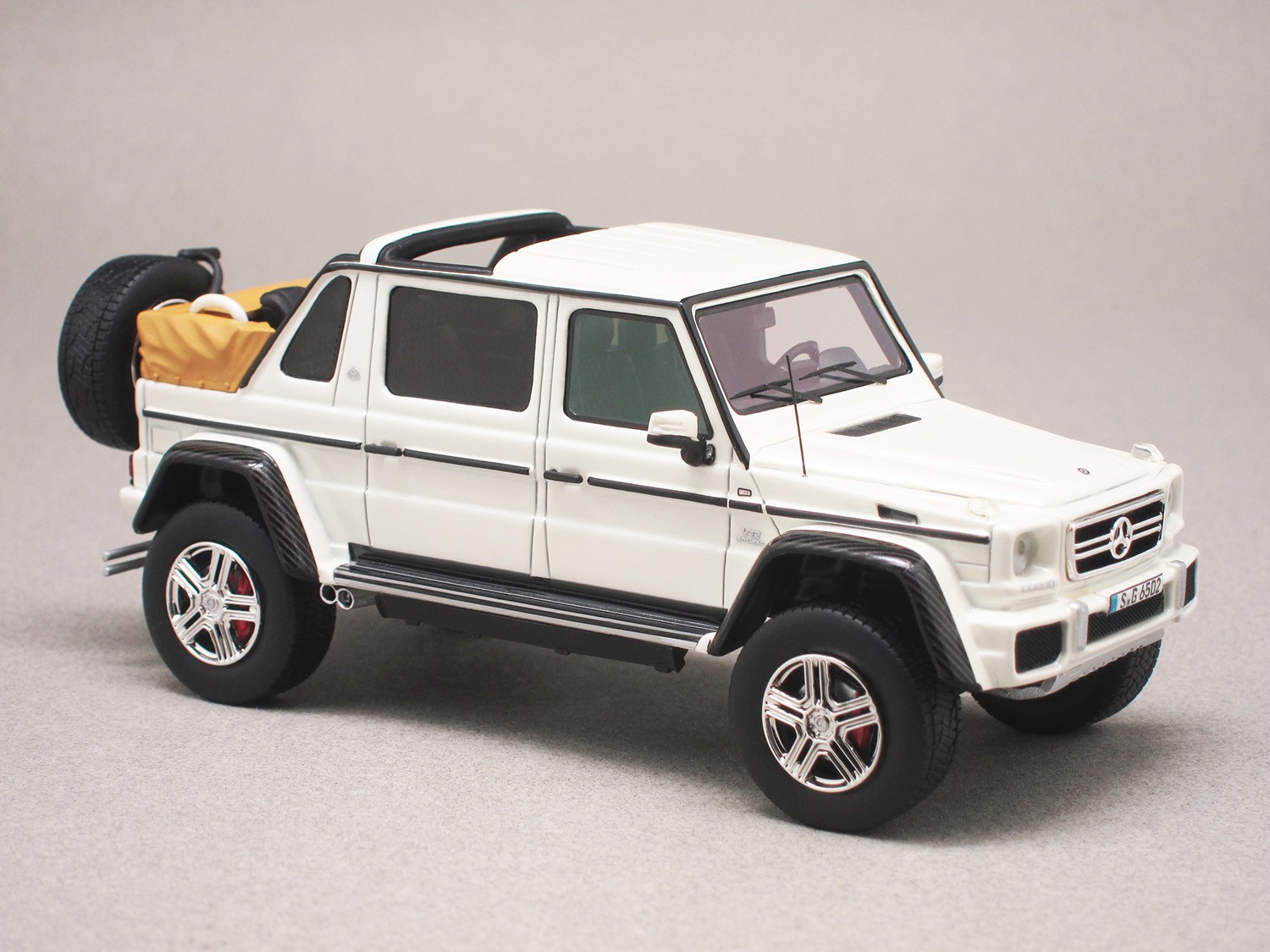 Mercedes-Maybach G650 Landaulet (Schuco) 1:43