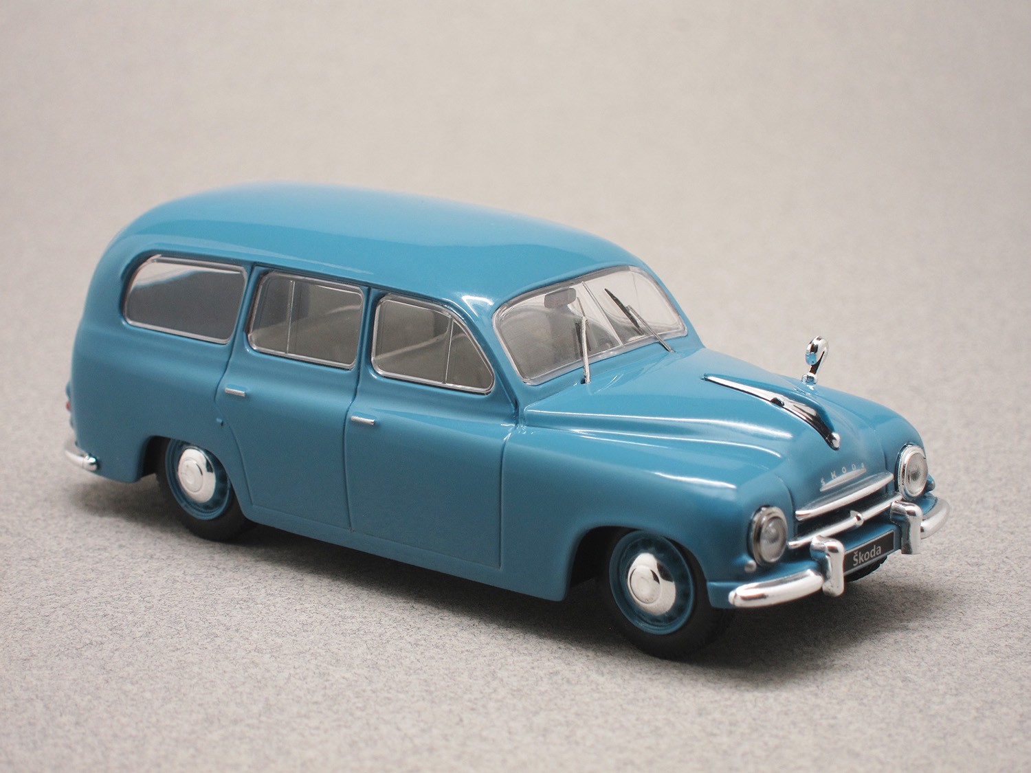 Skoda 1201 Kombi (Whitebox) 1:43