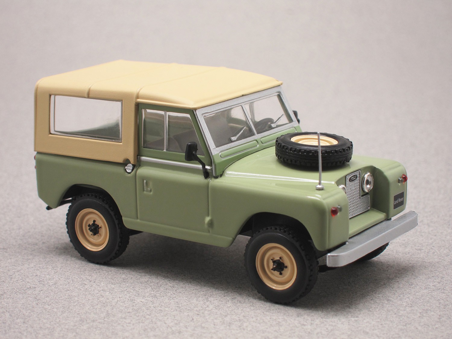 Land Rover 88 Série 2 (Whitebox) 1/43e