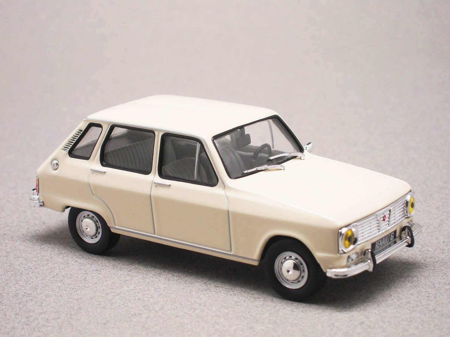 Renault 6 (Solido) 1:43