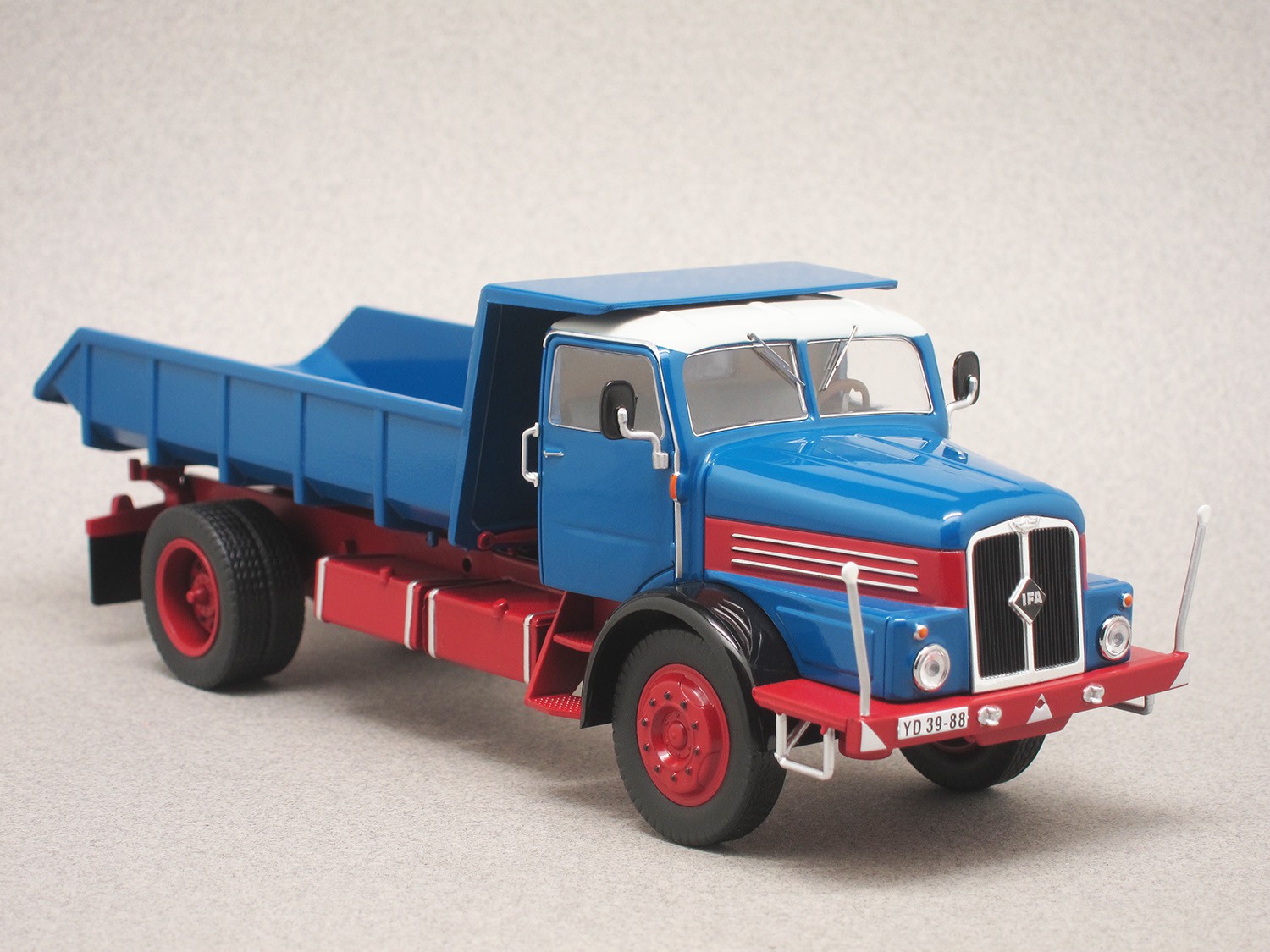 IFA H6 (IST Models) 1:43