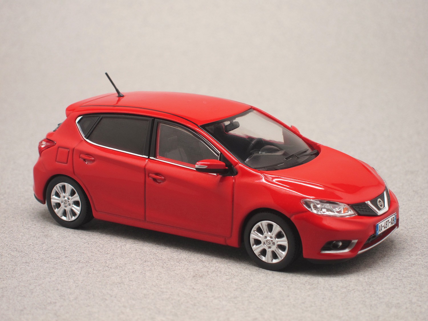 Nissan Pulsar 2014 red (Premium X) 1:43