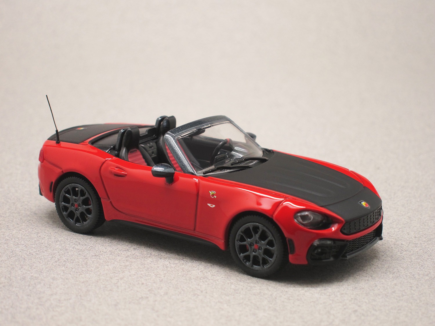 Abarth 124 Spider (IXO) 1:43
