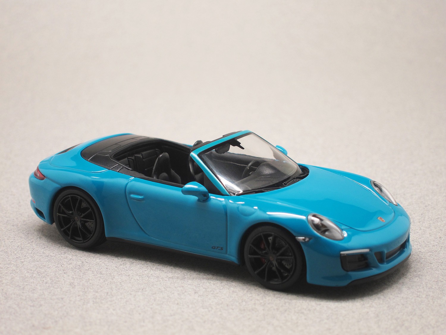 ポルシェ911 Carrera4 GTS Cabriolet 1/43ミニカー MINICHAMPS 1:43 PORSCHE 911 (992.2) CARRERA GTS CABRIOLET