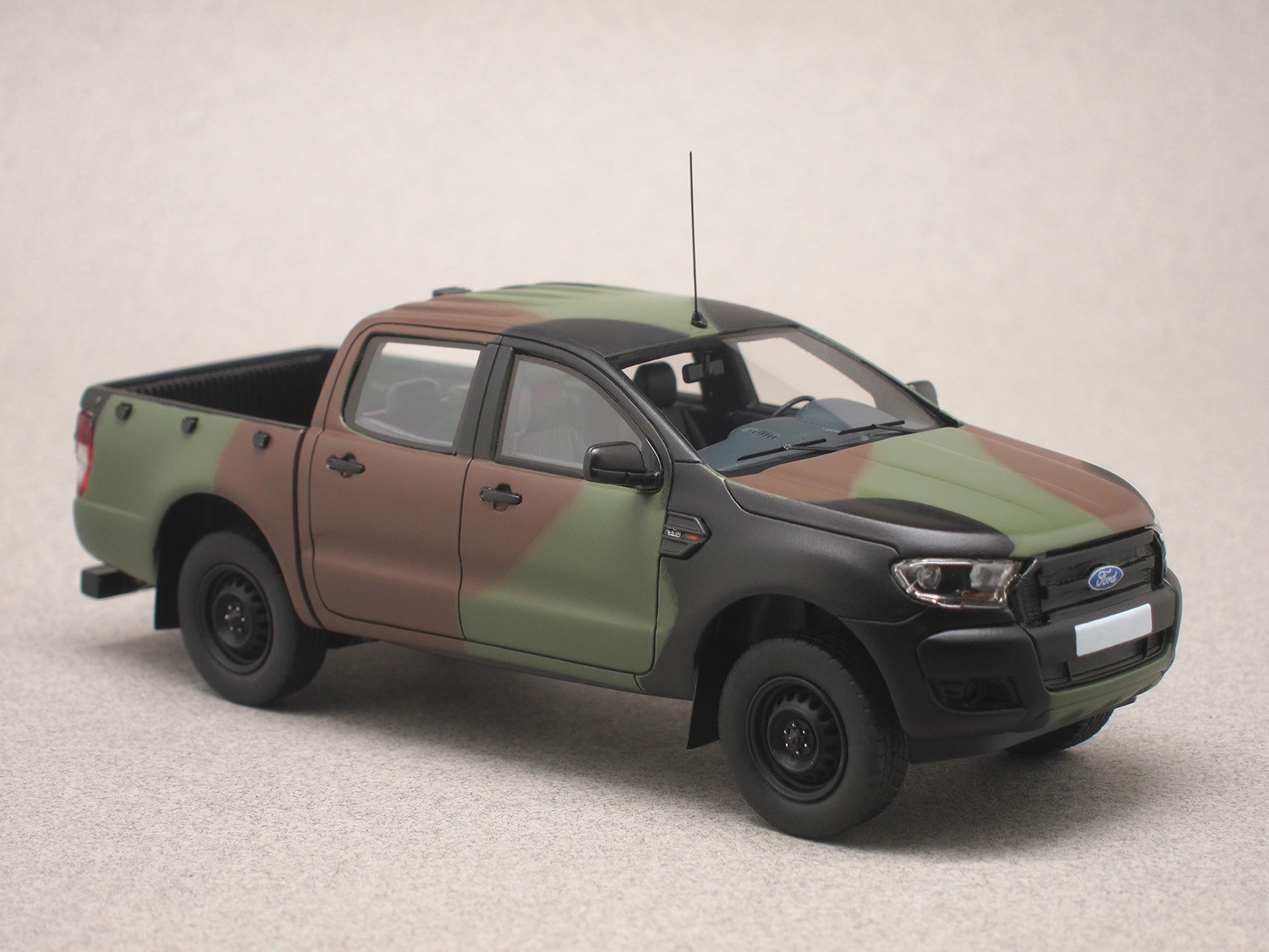 Ford Ranger 2016 militaire OTAN (Alarme) 1/43e