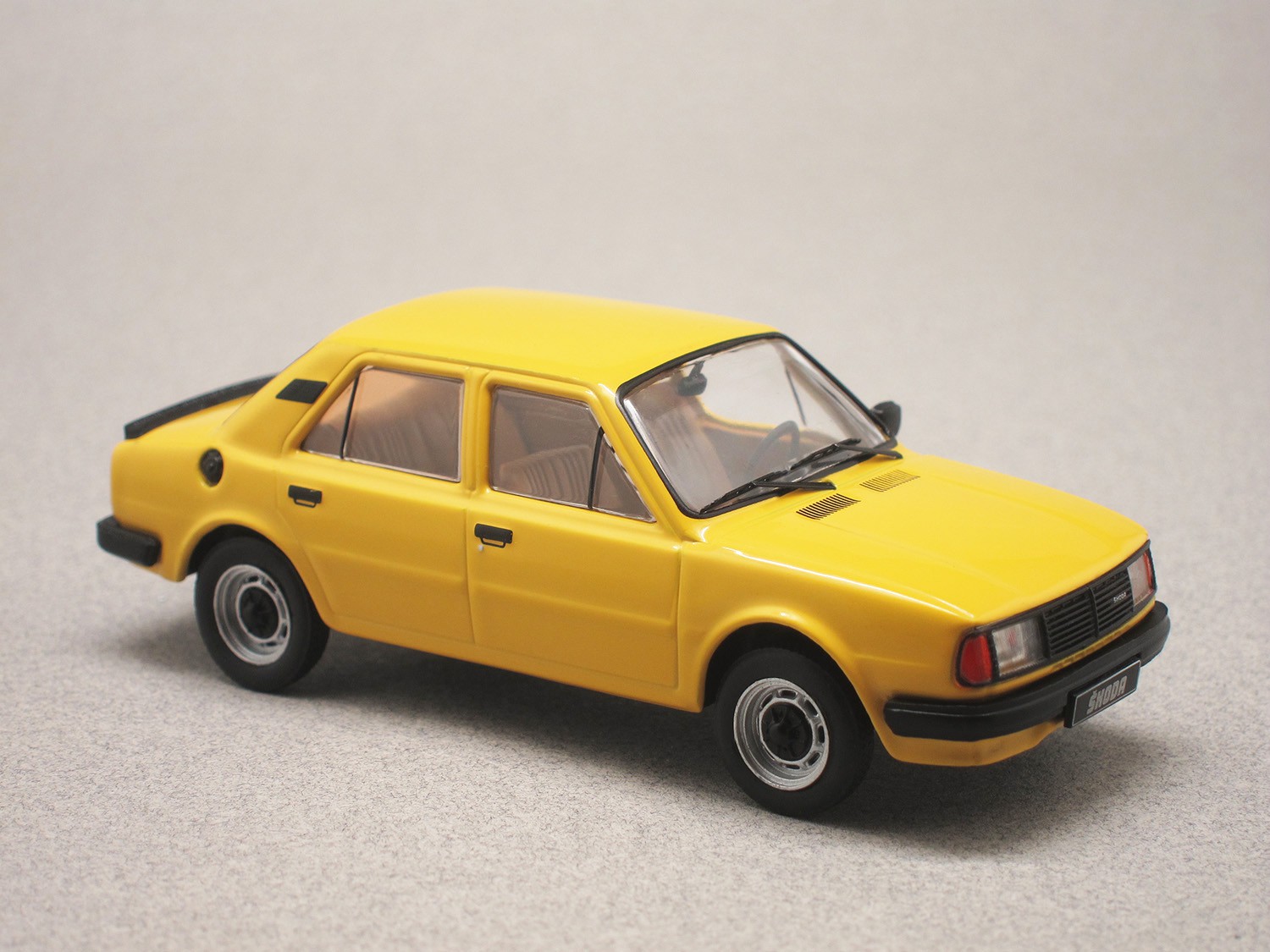 Skoda 120 L (IXO) 1:43