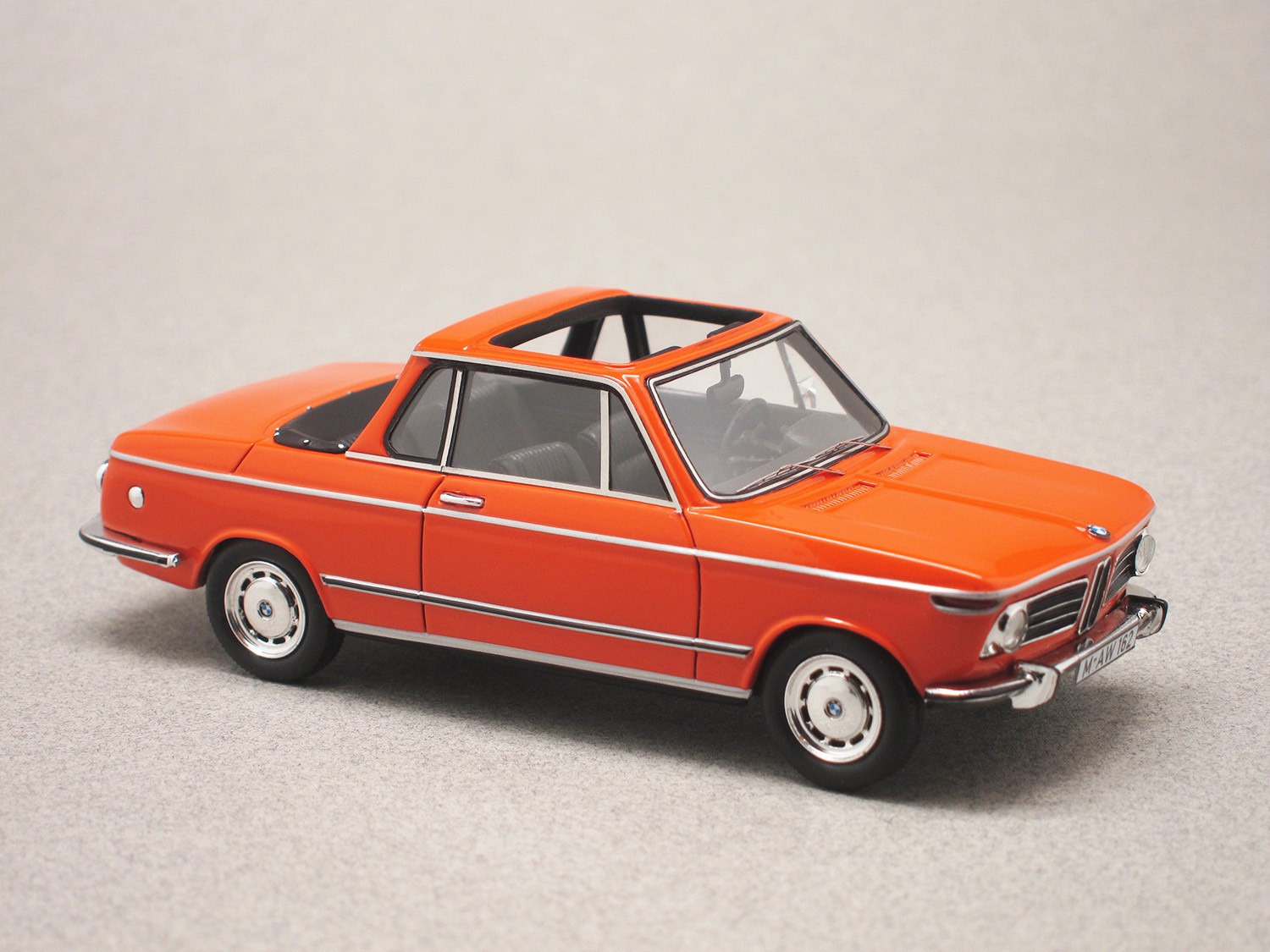 BMW 2002 Cabriolet Baur (Schuco) 1/43e
