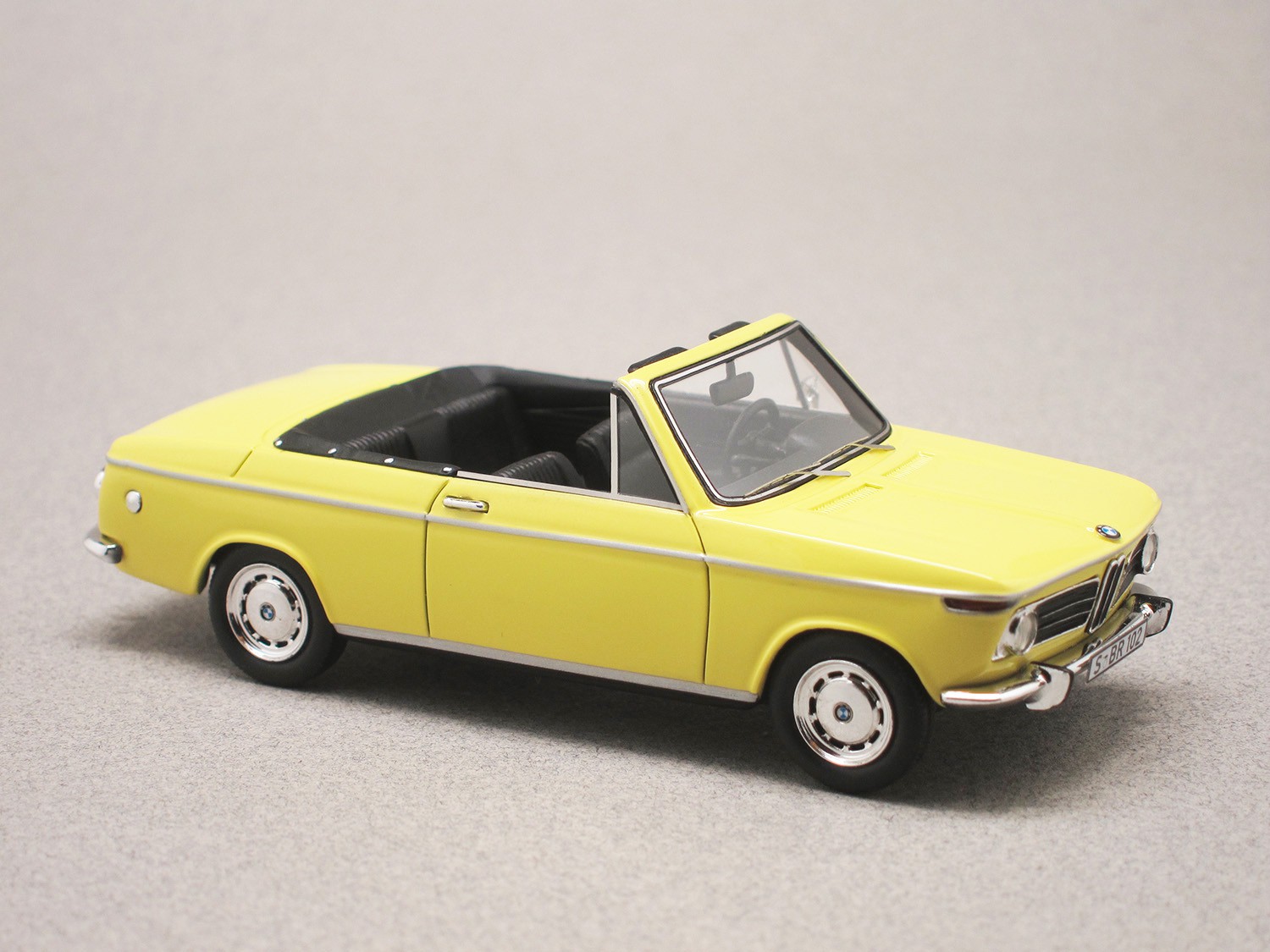 BMW 2002 Cabriolet Baur (Schuco) 1:43