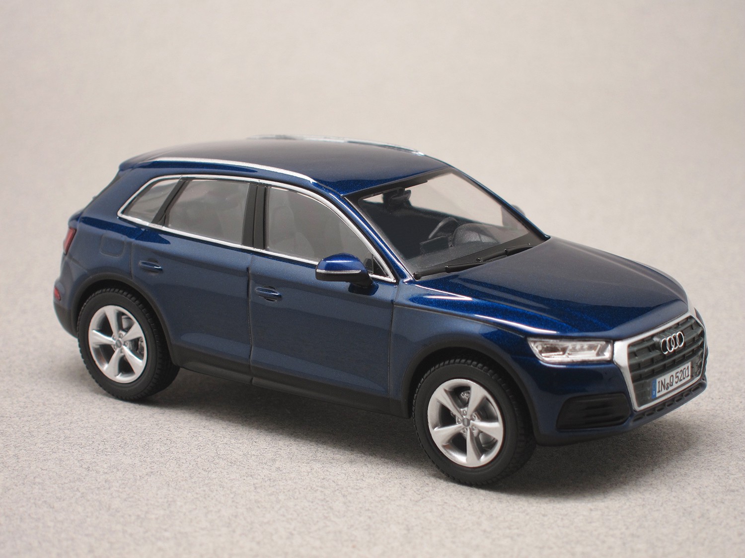 Audi Q5 2016 blue (i-Scale) 1:43