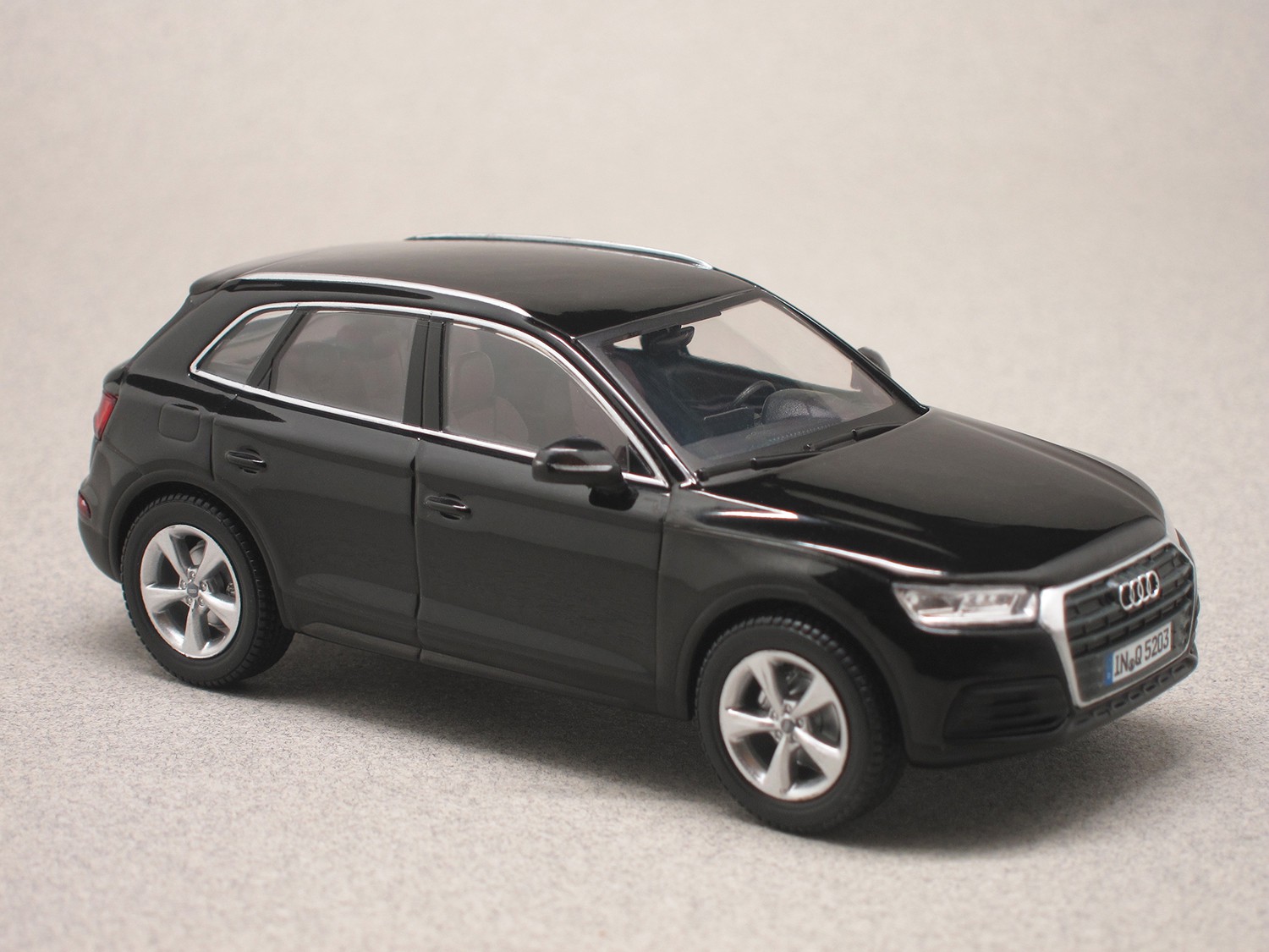 Audi Q5 2016 (i-Scale) 1:43