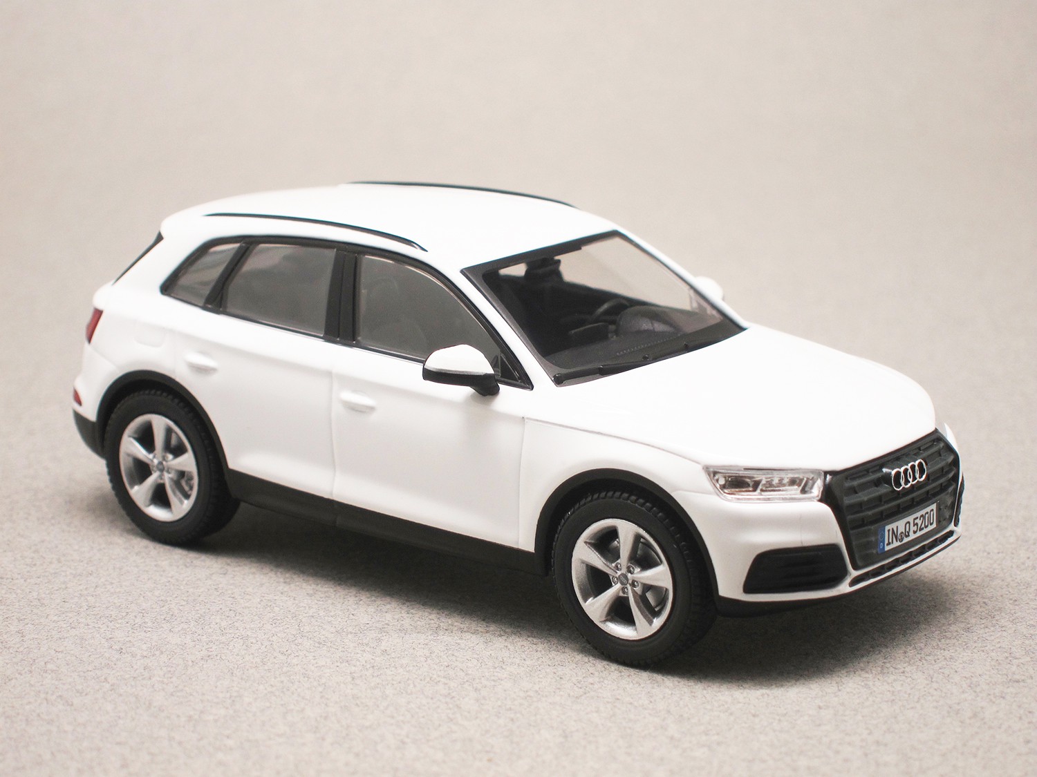 Audi Q5 2016 (i-Scale) 1/43e