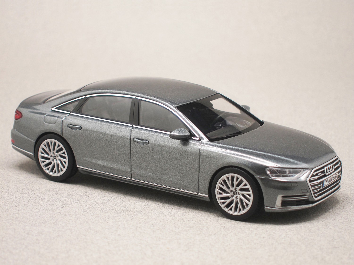 Audi A8L 2017 (i-Scale) 1:43