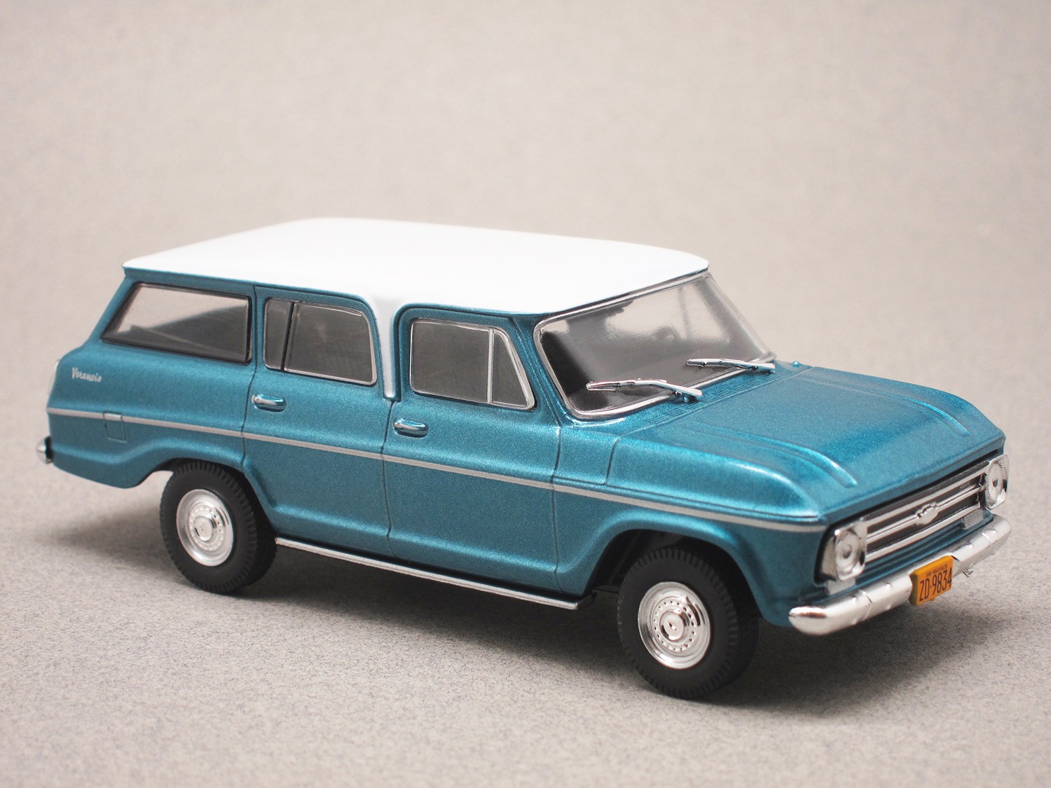 Chevrolet Veraneio S Luxe 1971 (Press) 1:43