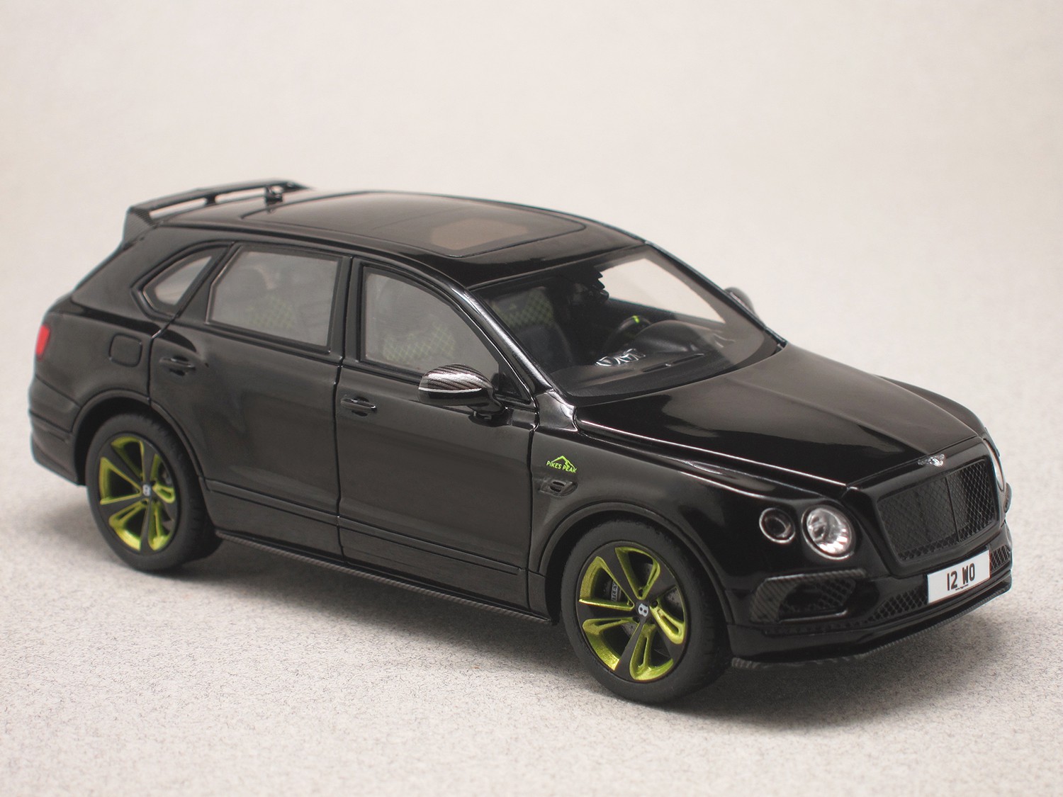 Bentley Bentayga Pikes Peak edition by Mulliner (Spark) 1/43e