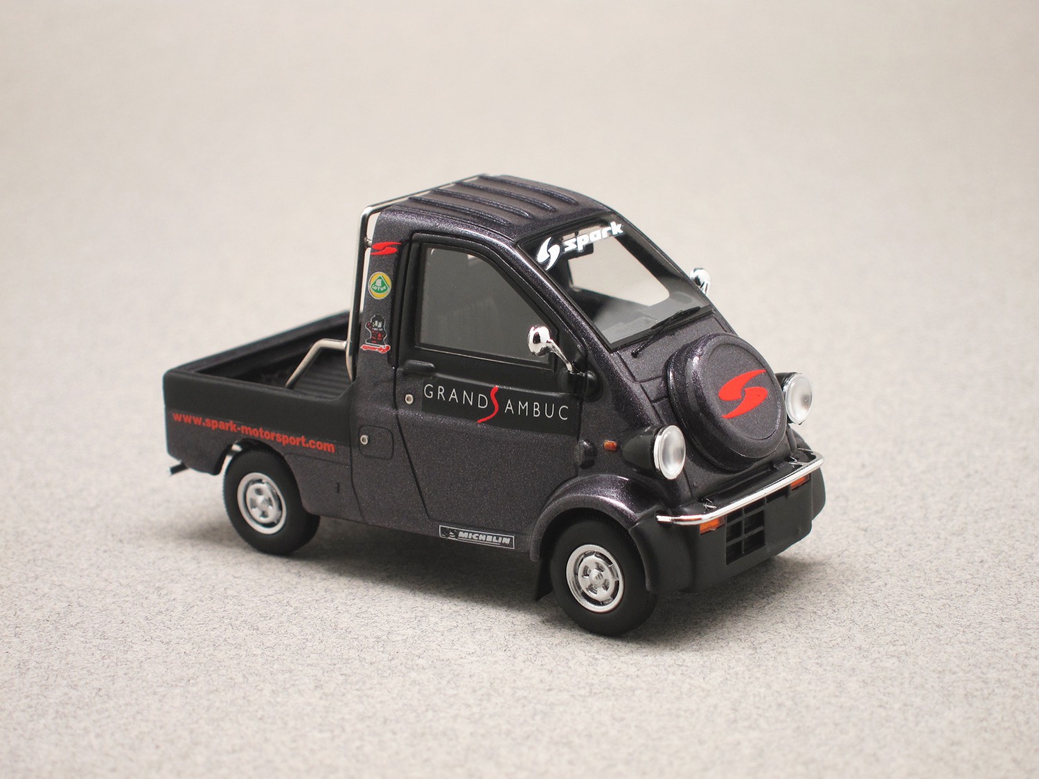 Daihatsu Midget II (Spark) 1:43