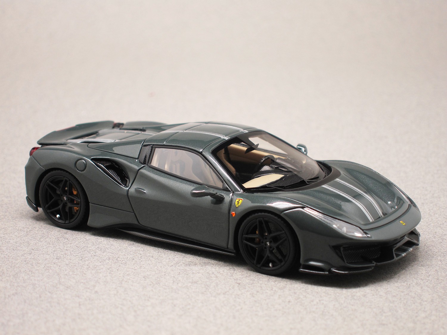 Ferrari 488 Pista Spider Hard-Top Grigio Medio (LookSmart) 1/43e