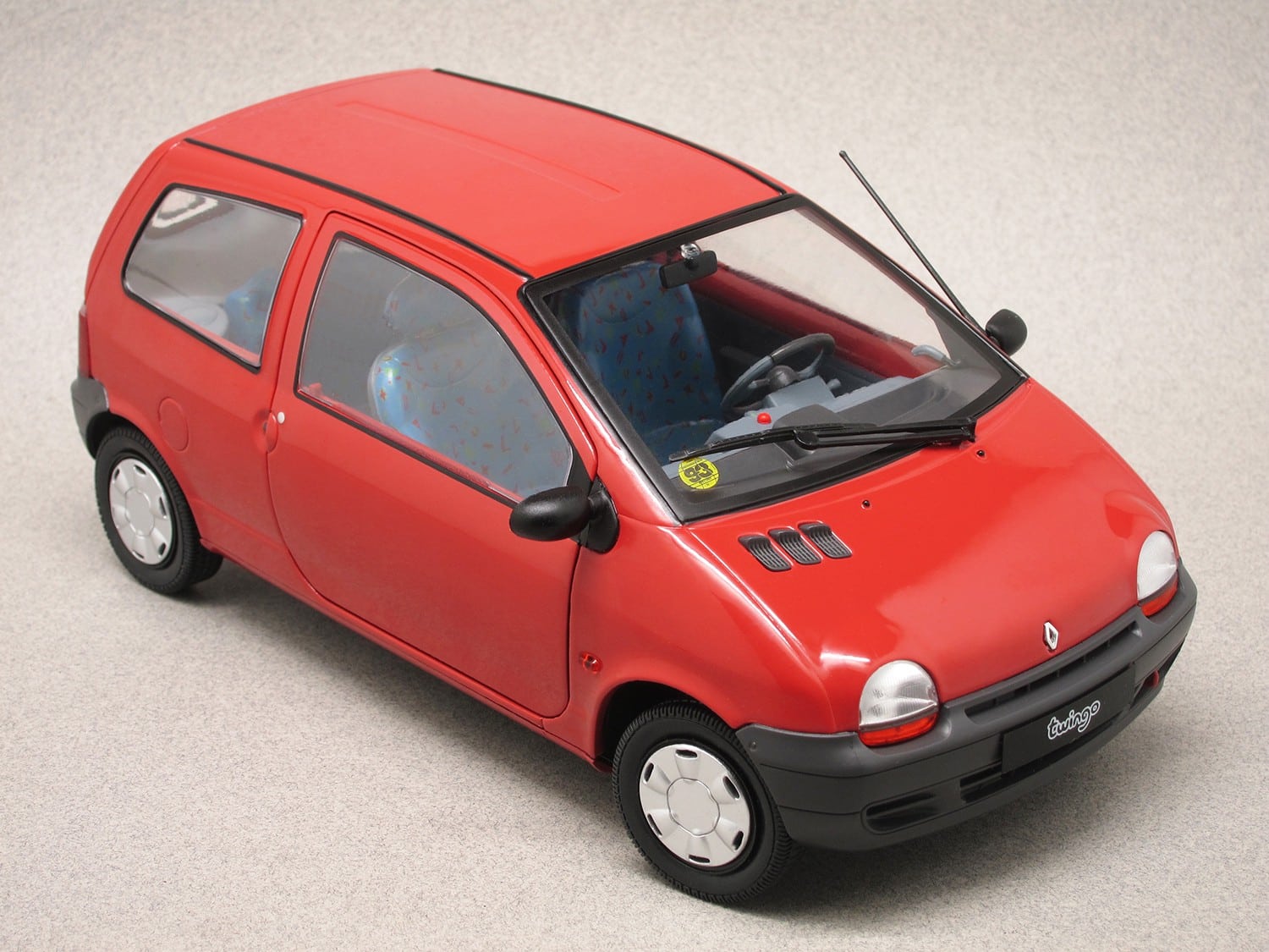 Renault Twingo 1993 Corail Red 1:18 - Online exclusive 150 pcs