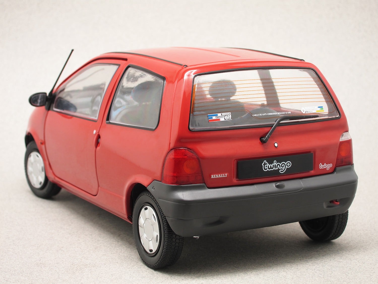 Renault Twingo 1993 Corail Red 1:18 - Online exclusive 150 pcs