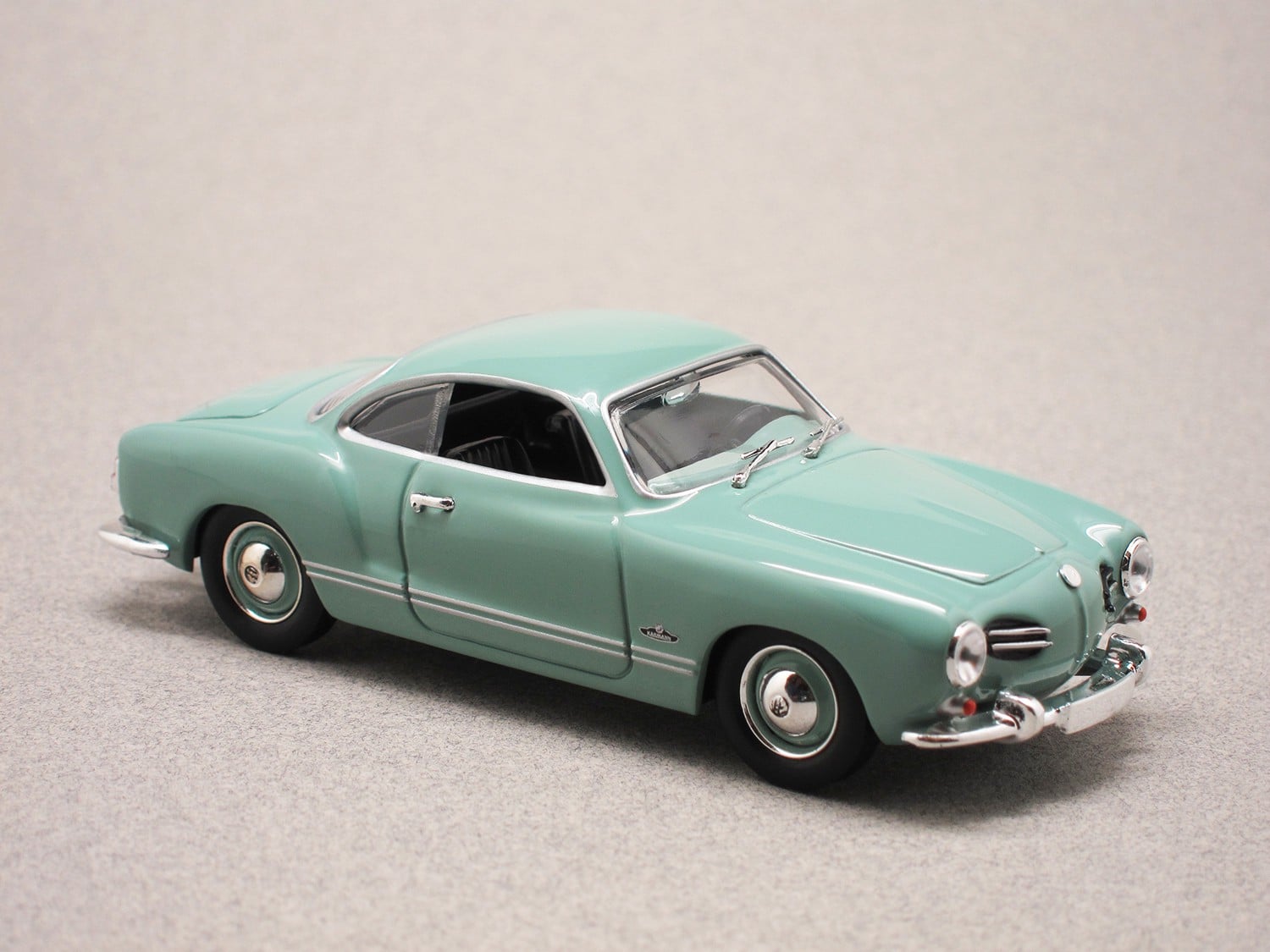 VW Karmann Ghia (Maxichamps) 1:43