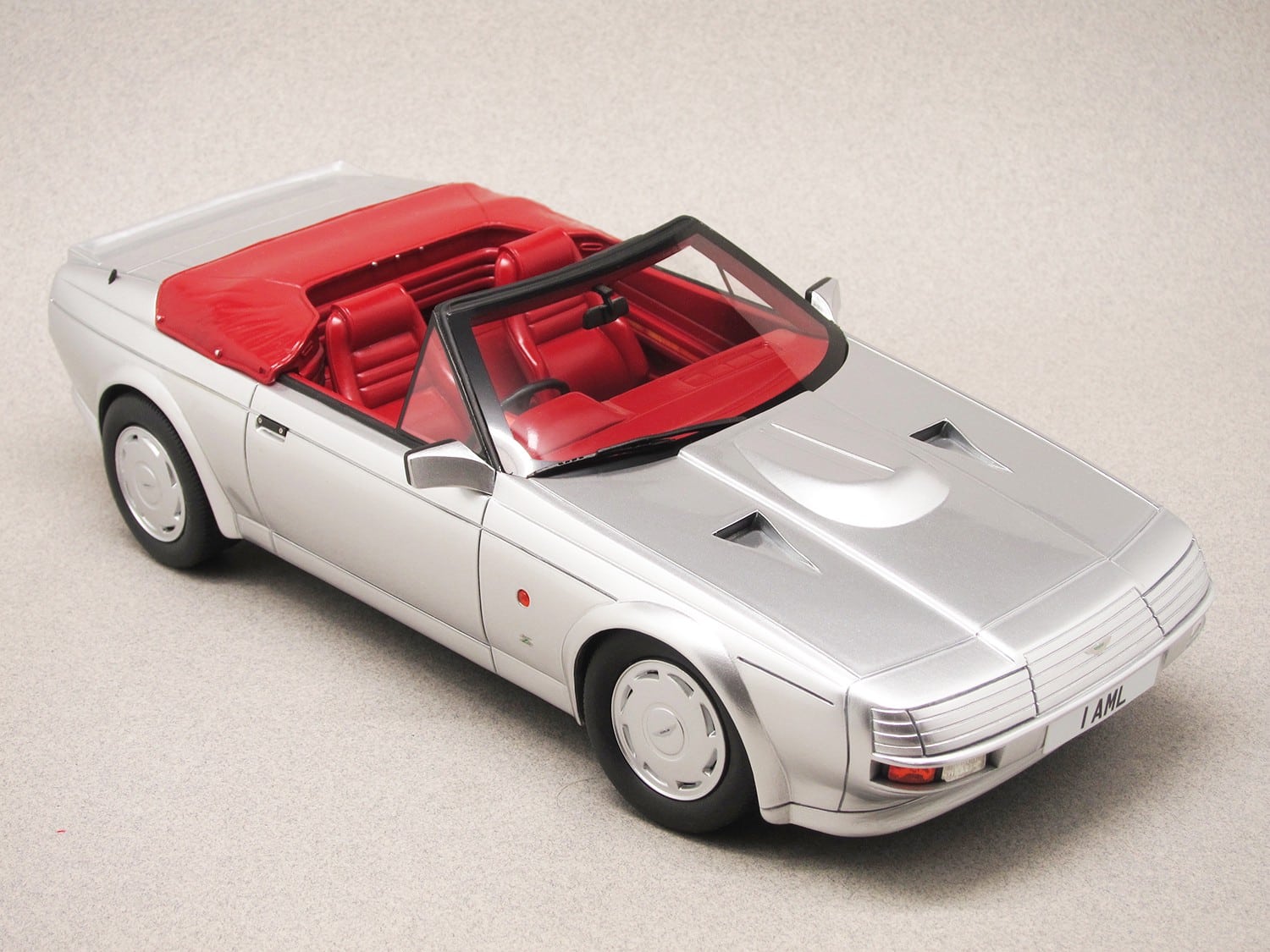 Aston Martin V8 Zagato (Cult Models) 1:18