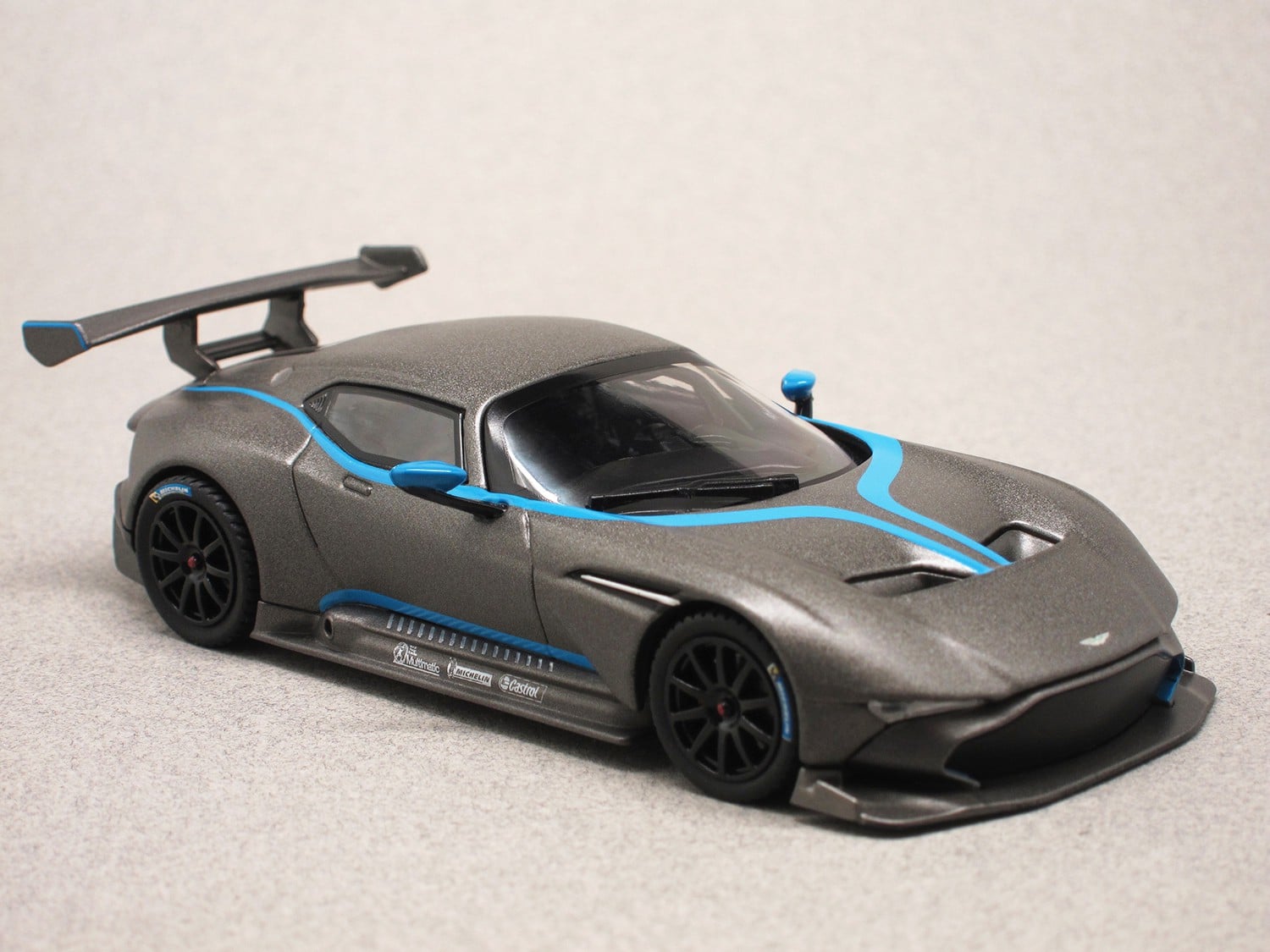 Aston Martin Vulcan (IXO) 1/43e