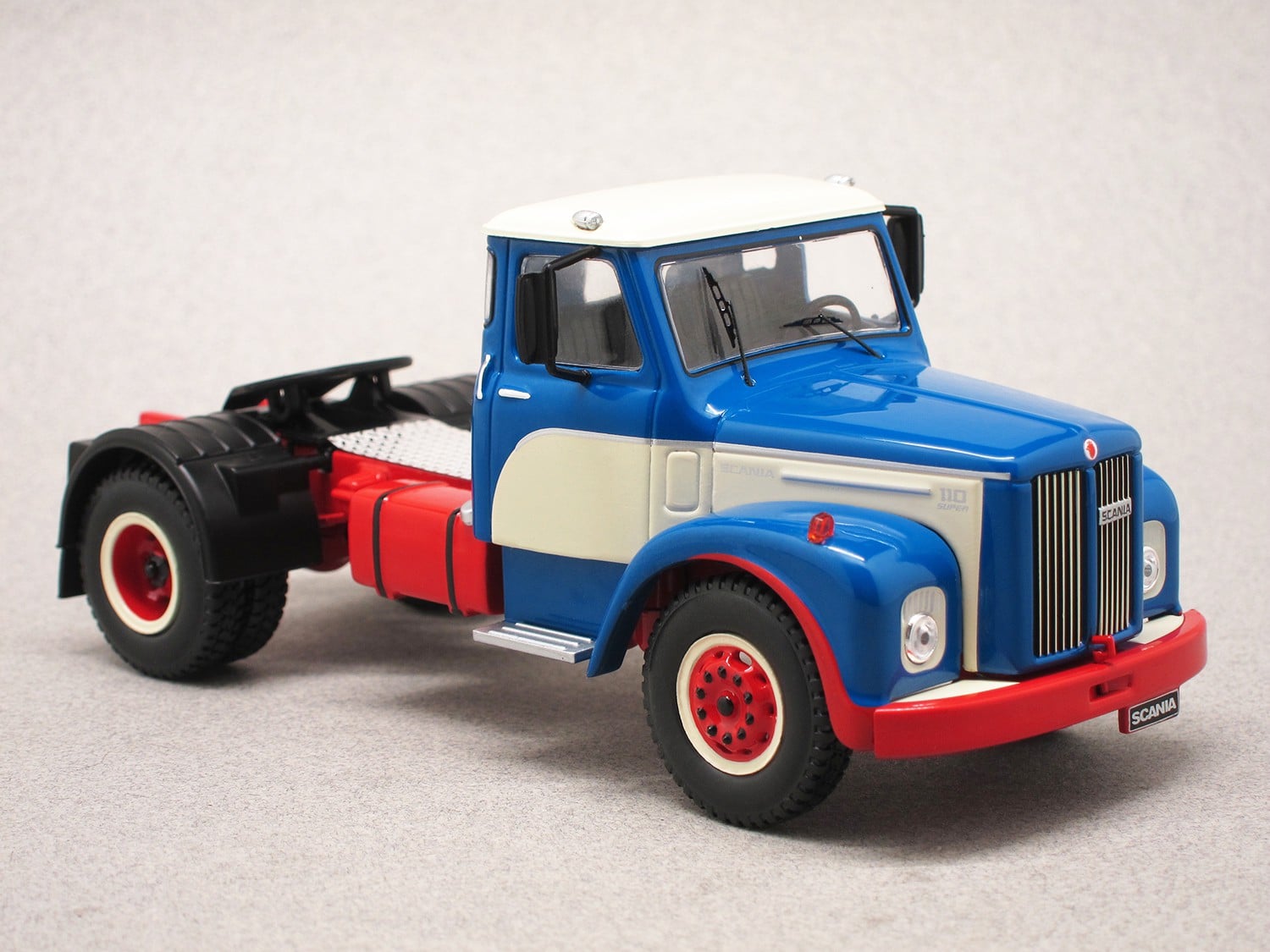 Scania 110 (IXO) 1:43